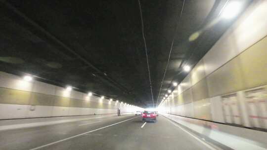 城市穿梭上海隧道第一视角路跑