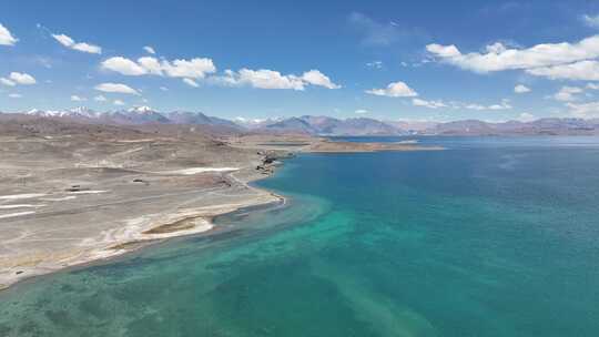 航拍西藏阿里地区班公湖