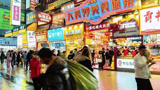 长沙步行街热闹的美食街景象