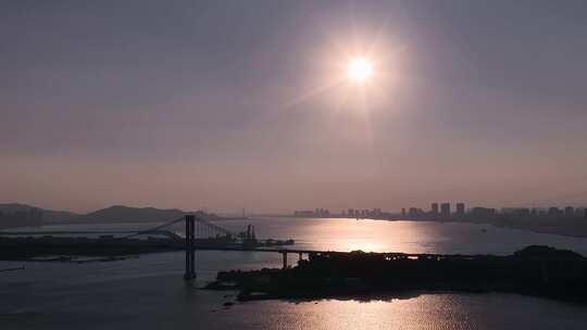 海湾城市日落剪影风景