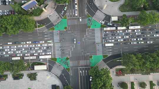 城市交通车辆行驶交叉路口航拍视频素材模板下载