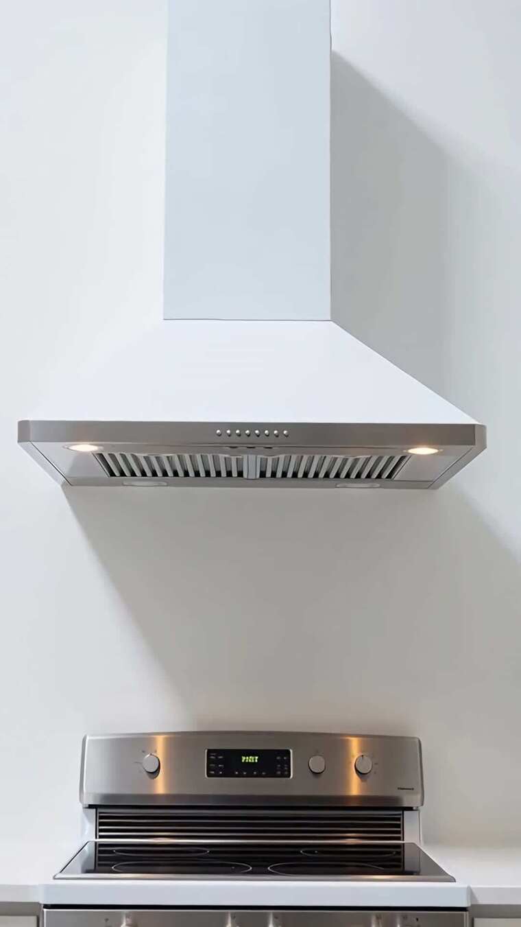 厨房不锈钢抽油烟机及灶台