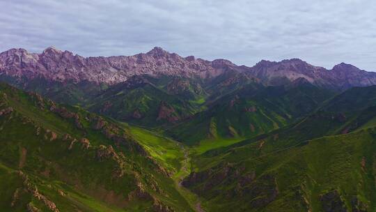 中国大西北甘肃省高山草原自然风景航拍