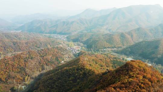 航拍秋季北京喇叭沟门景区的群山