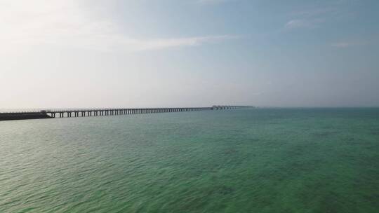 广西北海涠洲岛蓝桥风光航拍全景电影感