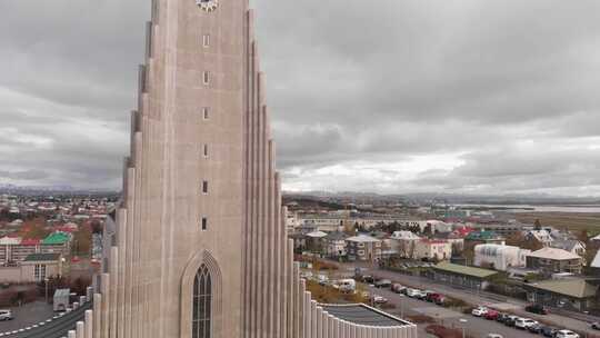 Hallgrimskirkja的航拍镜头