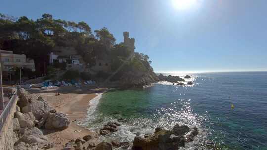 Lloret de Mar，海滩。西班牙地中海。布拉瓦海岸