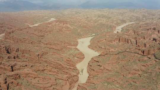 新疆风化砖红色山群航拍