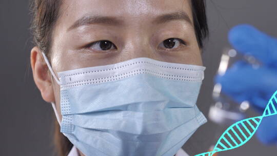 亚洲中国女性女医生医师互联网办公看病问诊