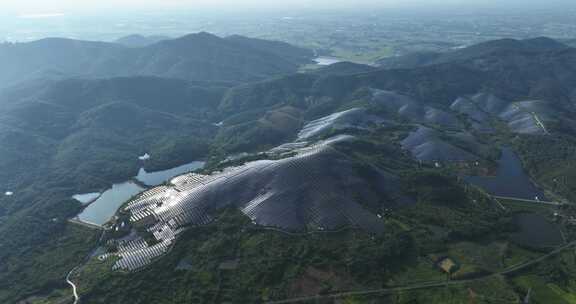 大山里安装光伏发电