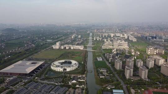 河流中轴飞向城市