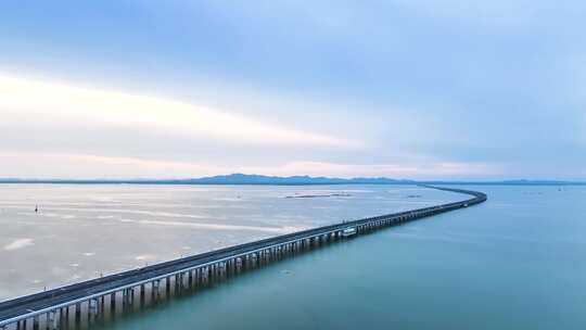 蜿蜒的南京石臼湖特大桥建筑风光