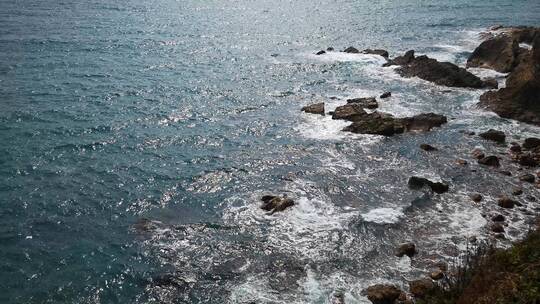 实拍大海海浪沙滩礁石