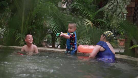 一家人泡温泉视频素材模板下载