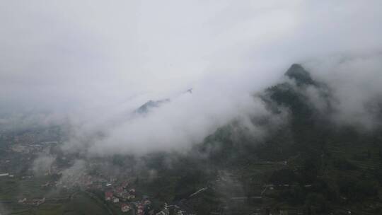 怀里五季 贵州 仁化 民宿  风景 烟雾缭绕视频素材模板下载