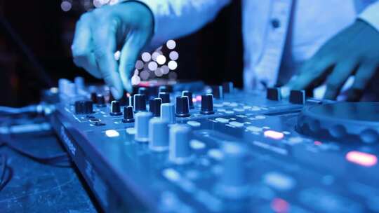 DJ