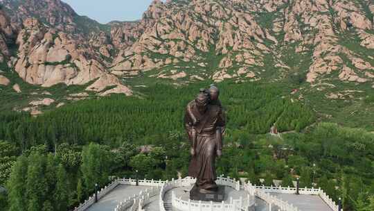 山西忻州原平天涯山忠孝台介子推背母亲雕像