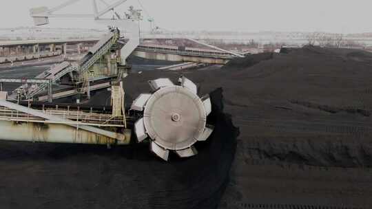 大型矿机正在挖矿视频素材模板下载