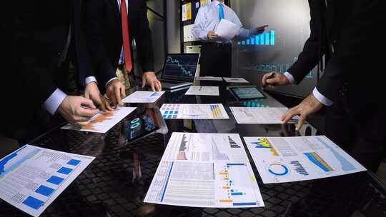 数据分析、股票分析、图表讨论视频素材模板下载