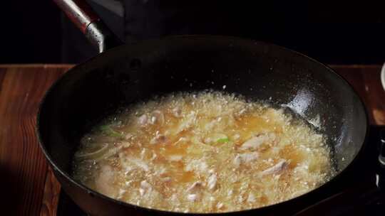 地方特色家常菜葱香里脊烹饪过程