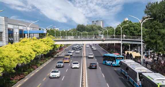 北京都市早高峰通勤车流人流地铁立体交通