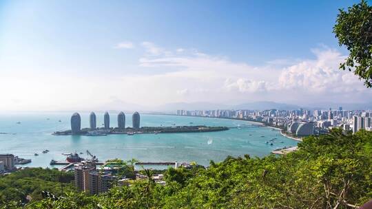 海南三亚鹿回头景区看凤凰岛夏日美景