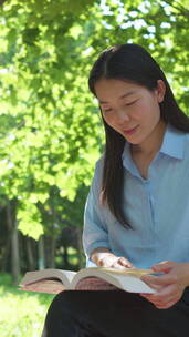 中国女性女人户外公园读书学习知识