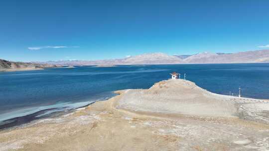 西藏阿里地区班公湖11月冬季航拍