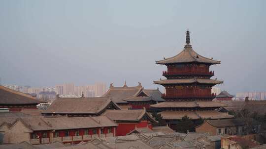 山西大同华严寺古建筑中的多层塔楼景观