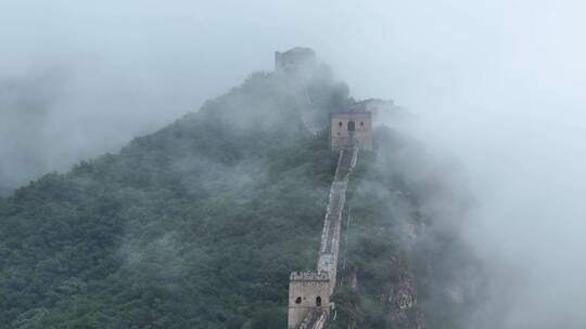 北京明代司马台长城云雾风光长城重峦起伏