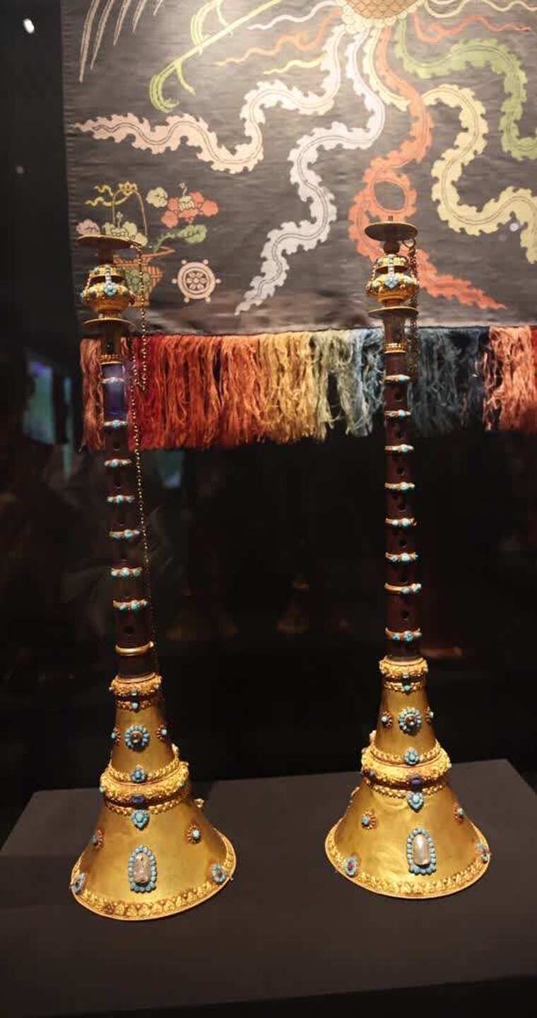 清代檀香木包金嵌宝石唢呐