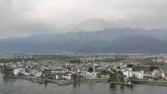 航拍右平移云南大理村落山水全景