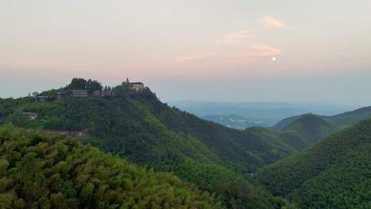 4K莫干山森林城堡夕阳航拍