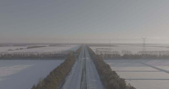 俯瞰被白雪覆盖的广袤田野