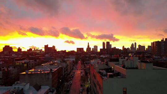 日落时分布鲁克林纽约街区的美丽航拍