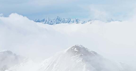 航拍夹金山云雾缭绕自然风景