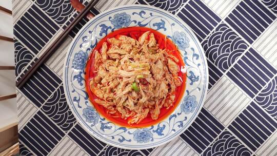 经典川菜棒棒鸡烹饪过程