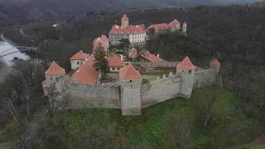 4K捷克维韦利城堡的无人机镜头。航空视频视频素材模板下载