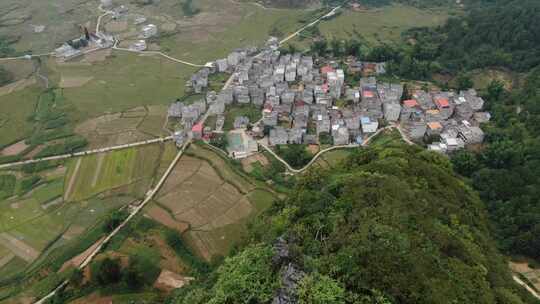 大山里的村庄