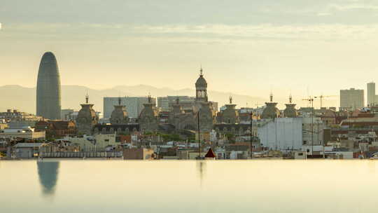 巴塞罗那天际线从市中心的高处拍摄