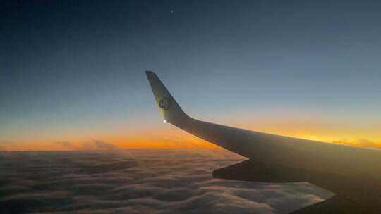 日落云海万米高空飞机视角