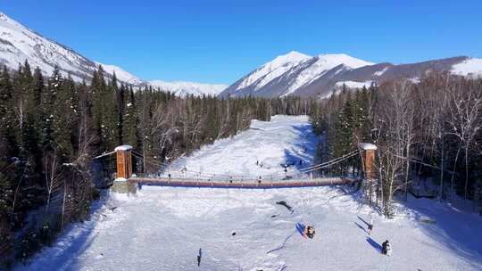 新疆阿勒泰地区禾木村雪景航拍