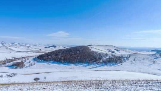 冬季内蒙古乌兰布统蓝天白云雪景