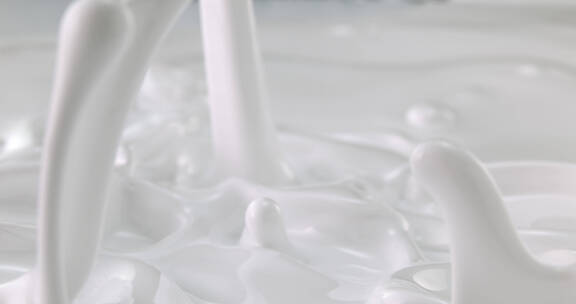 酸奶牛奶飞溅