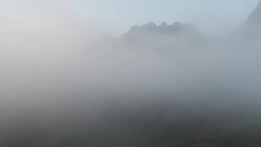 广西容县都峤山风景区自然风光丹霞地貌