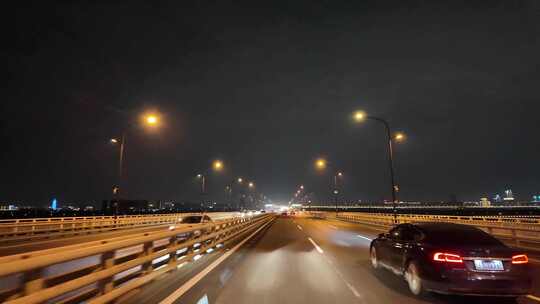 城市夜晚夜景开车第一视角汽车窗外沿途风景