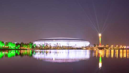 成都大运会世运会主场馆火炬塔灯光秀夜景