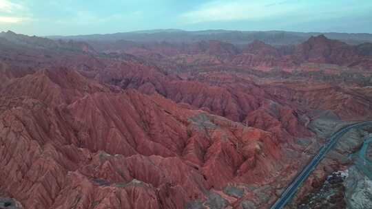 新疆南疆阿克苏库车天山红山石林大峡谷航拍