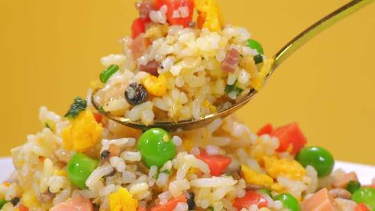 扬州炒饭炒饭颠锅颠勺炒饭中国菜实拍