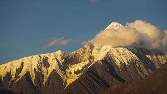 子梅垭口贡嘎雪山日照金山延时视频